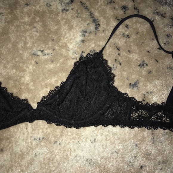 Victoria’s Secret Unlined Lace Bralette - Picture 3 of 4